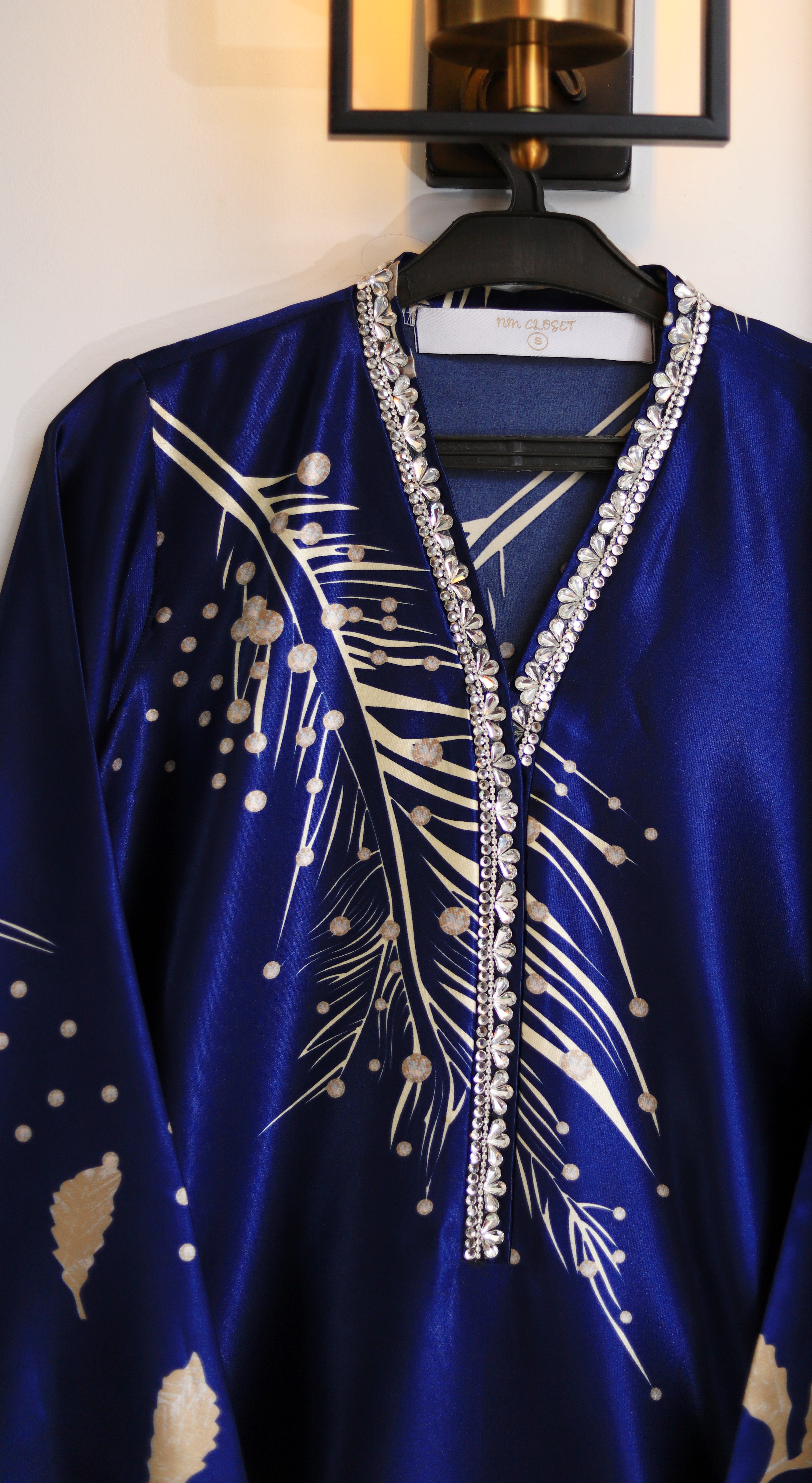 Premium stitching with graceful fall and finishing.